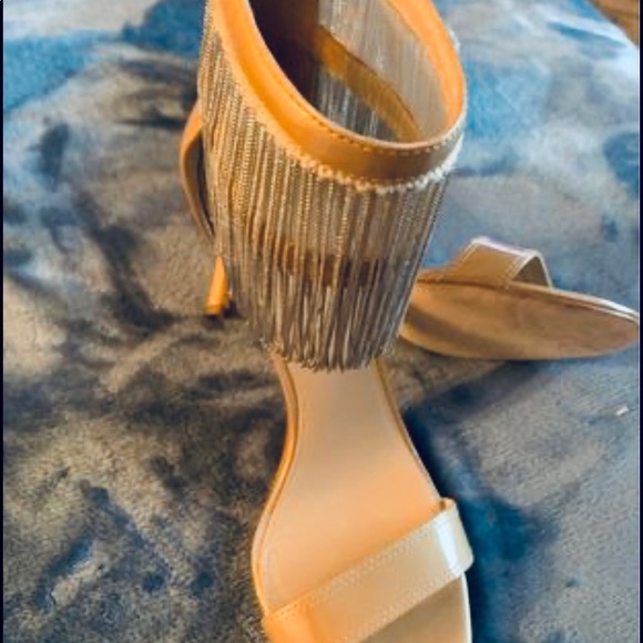 Stunning~Statement Dress Sandals - Picture 3 of 6